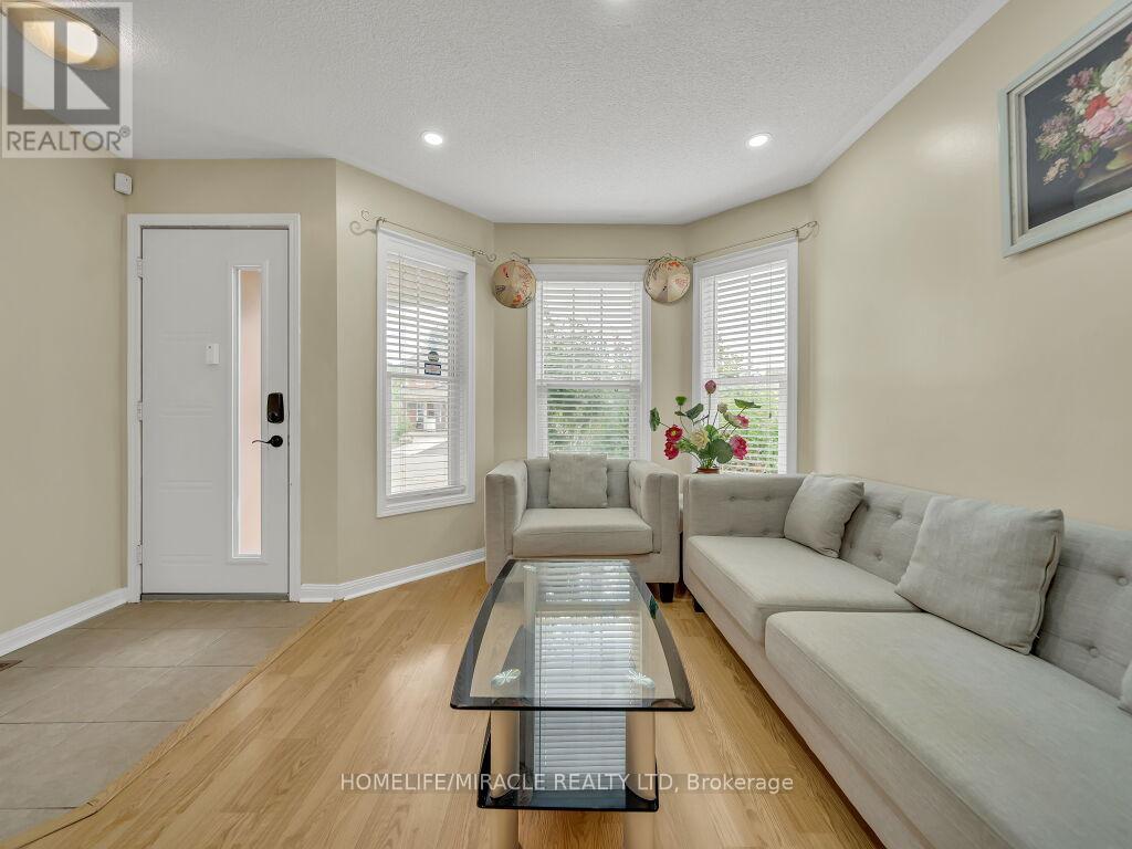 Photo 32 of 80 Sweetwood Circle, Brampton ON