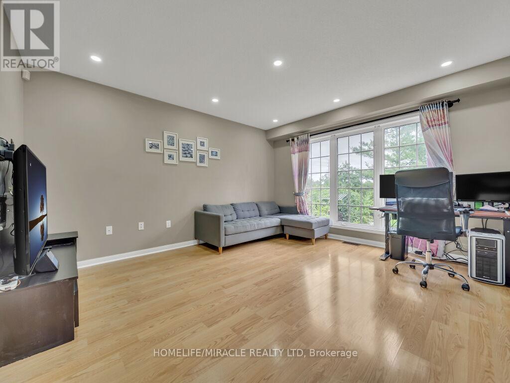 Photo 25 of 80 Sweetwood Circle, Brampton ON