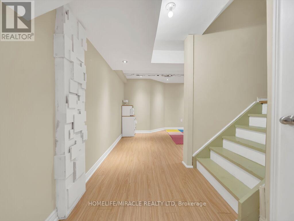 Photo 36 of 80 Sweetwood Circle, Brampton ON