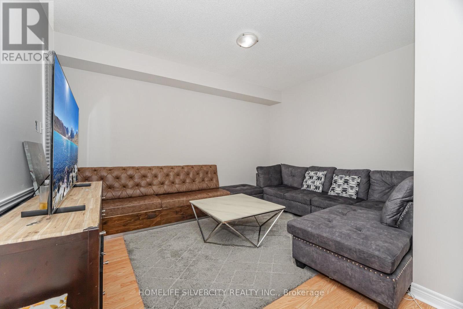 Photo 1 of 105 Aylesbury Drive, Brampton ON