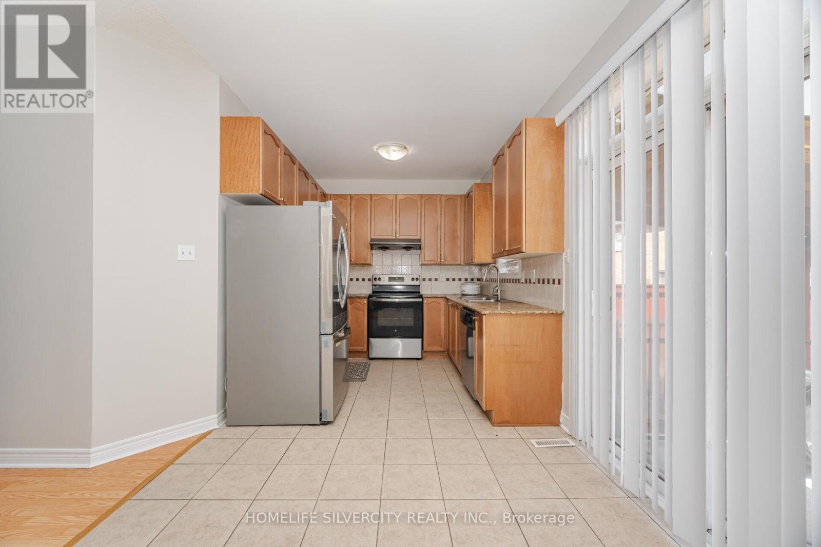 Photo 26 of 105 Aylesbury Drive, Brampton ON