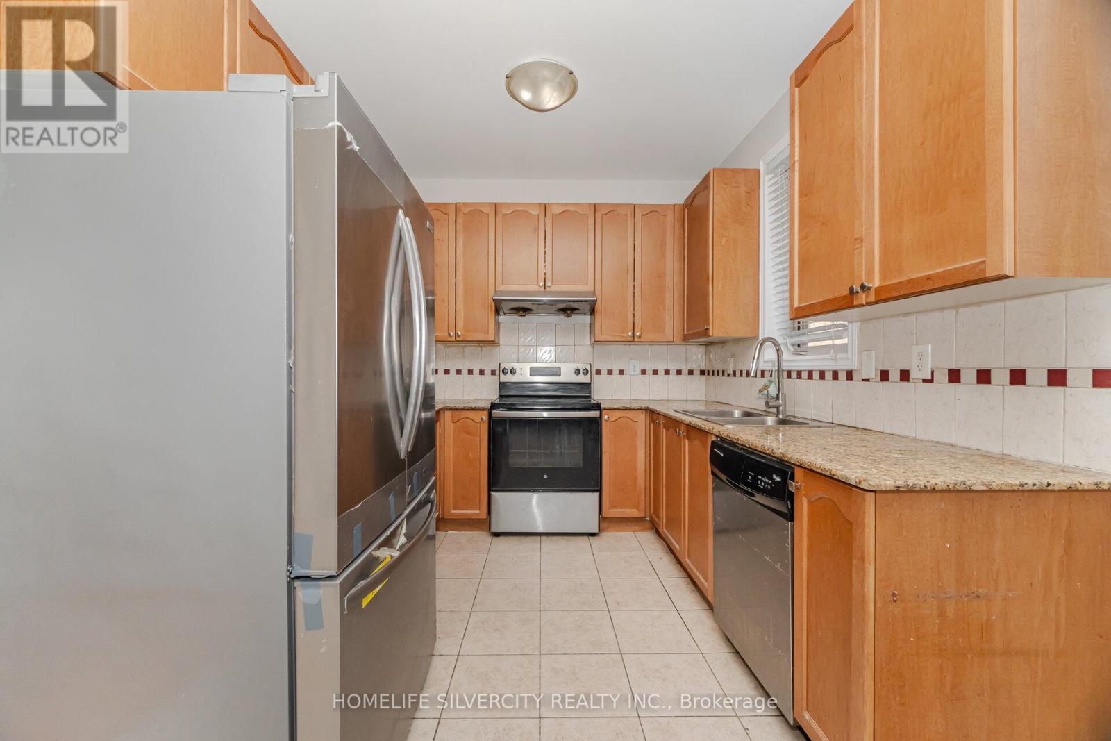 Photo 16 of 105 Aylesbury Drive, Brampton ON