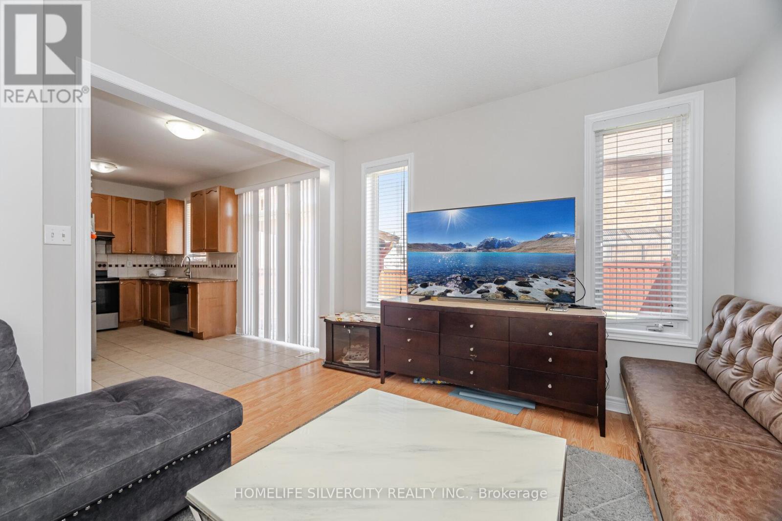 Photo 25 of 105 Aylesbury Drive, Brampton ON