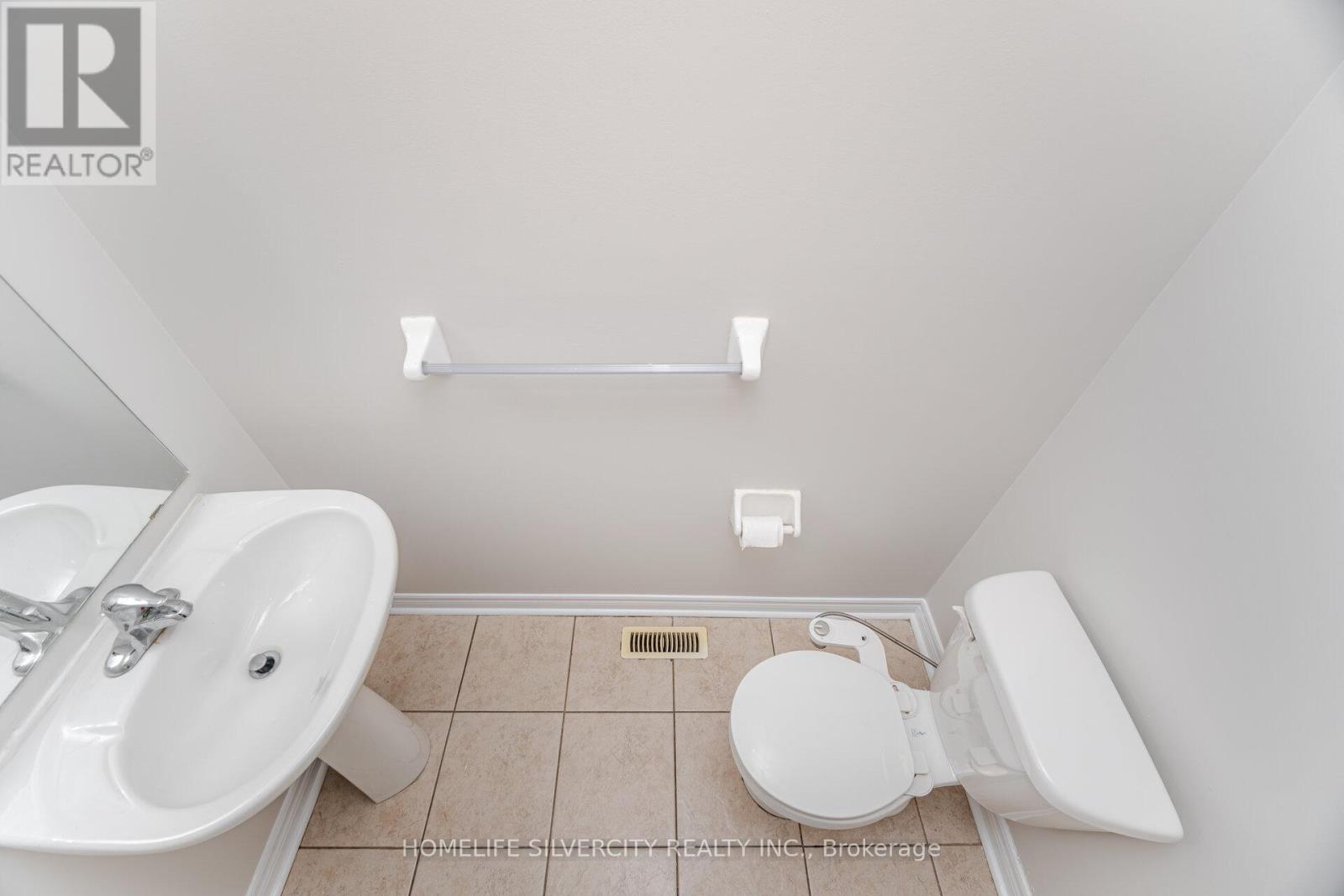 Photo 13 of 105 Aylesbury Drive, Brampton ON