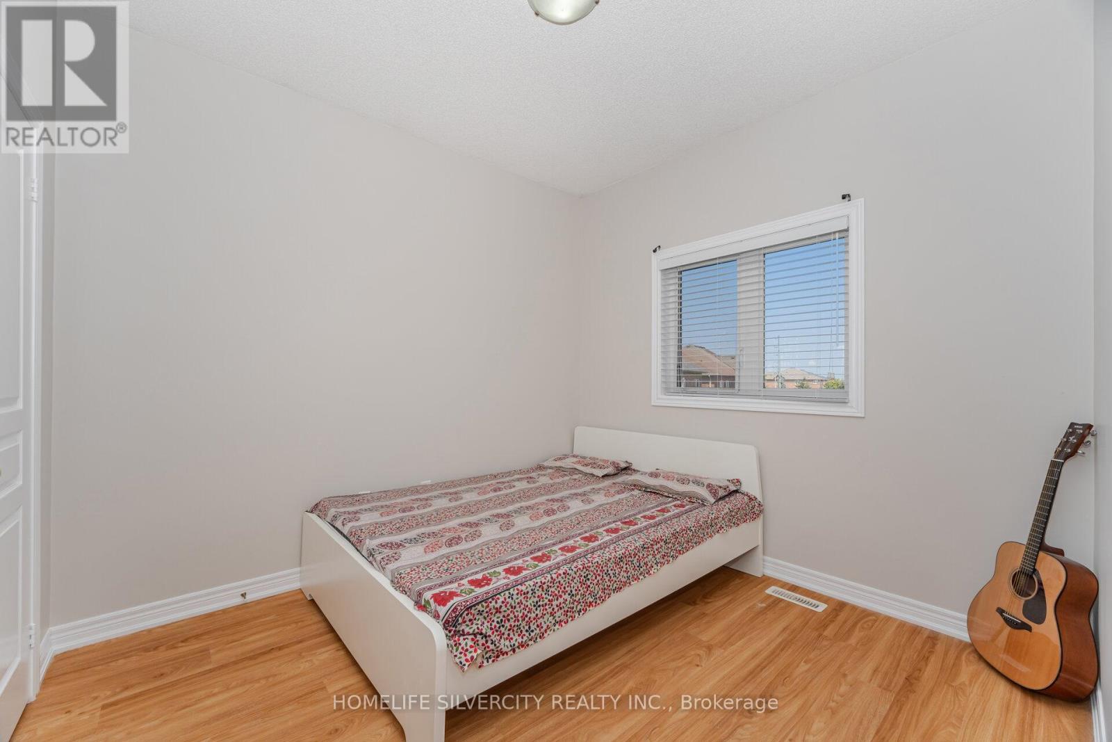 Photo 6 of 105 Aylesbury Drive, Brampton ON