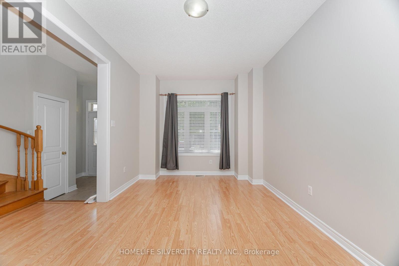Photo 7 of 105 Aylesbury Drive, Brampton ON