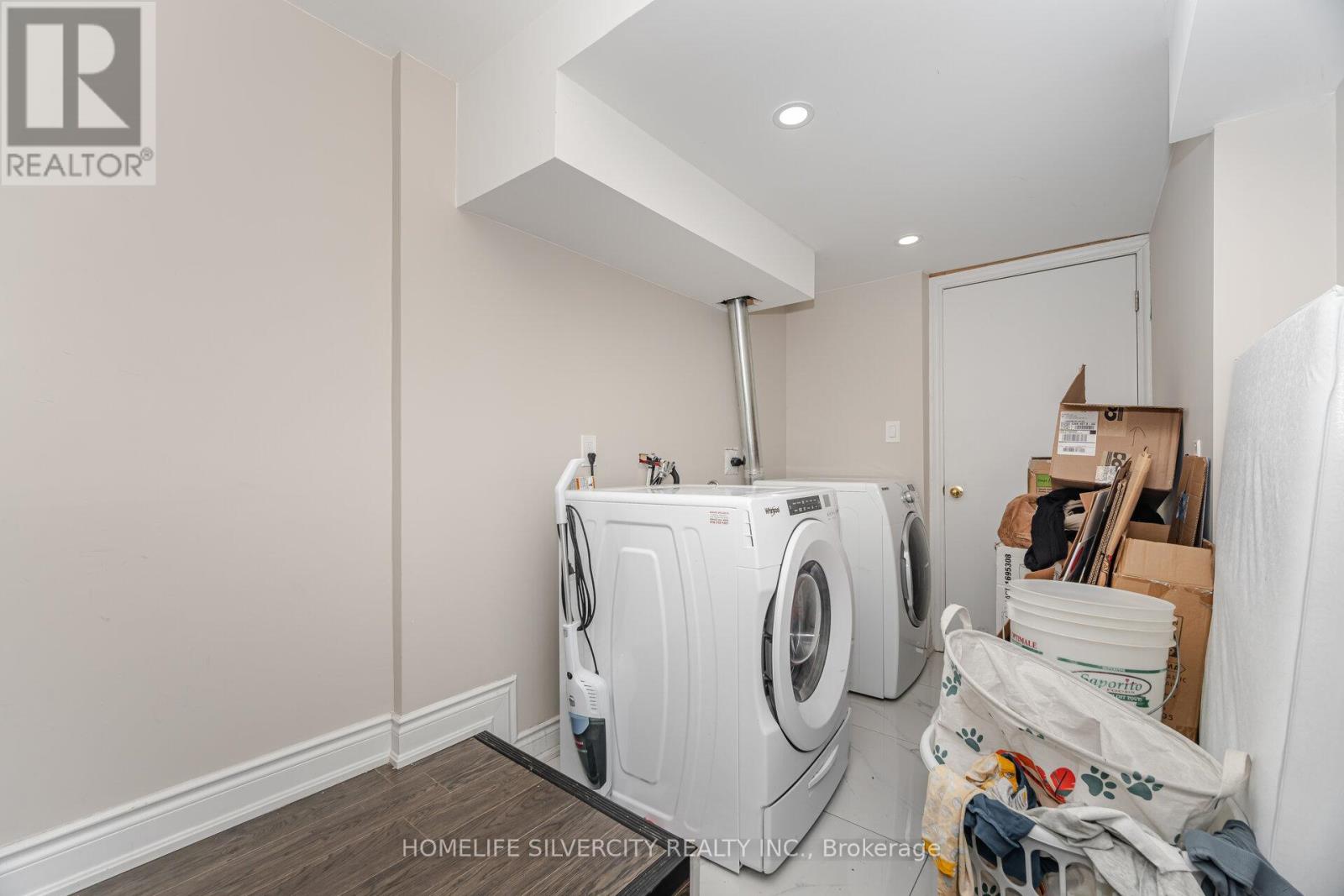 Photo 9 of 105 Aylesbury Drive, Brampton ON