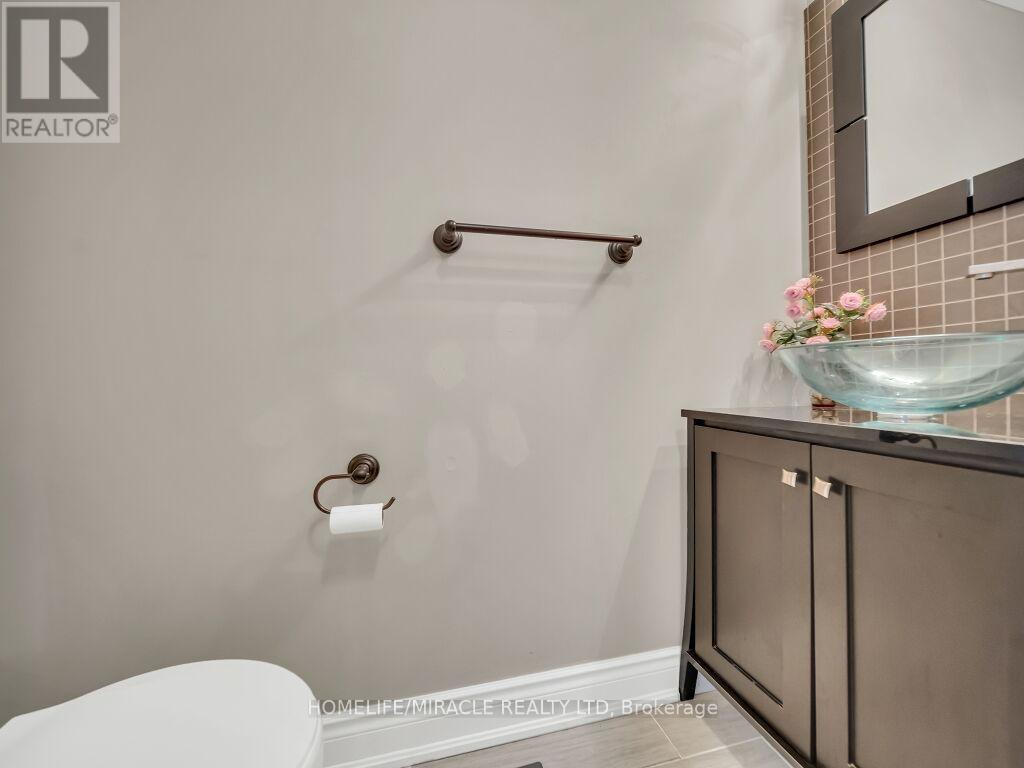 Photo 22 of 80 Sweetwood Circle, Brampton ON