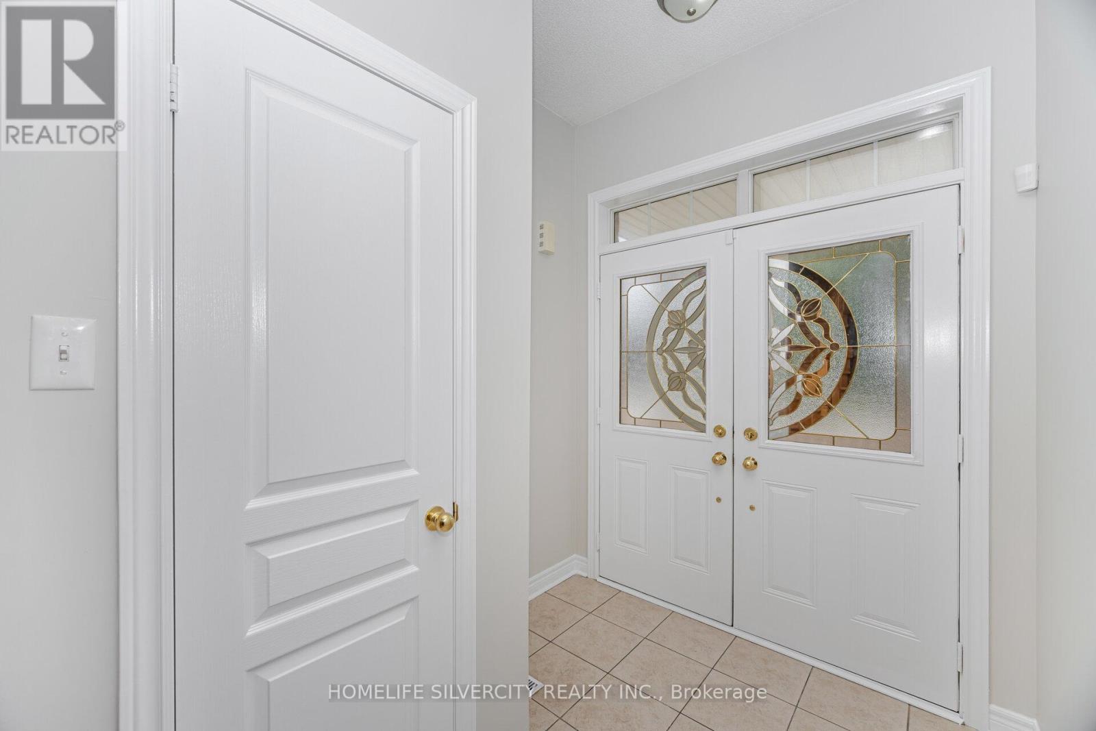 Photo 24 of 105 Aylesbury Drive, Brampton ON