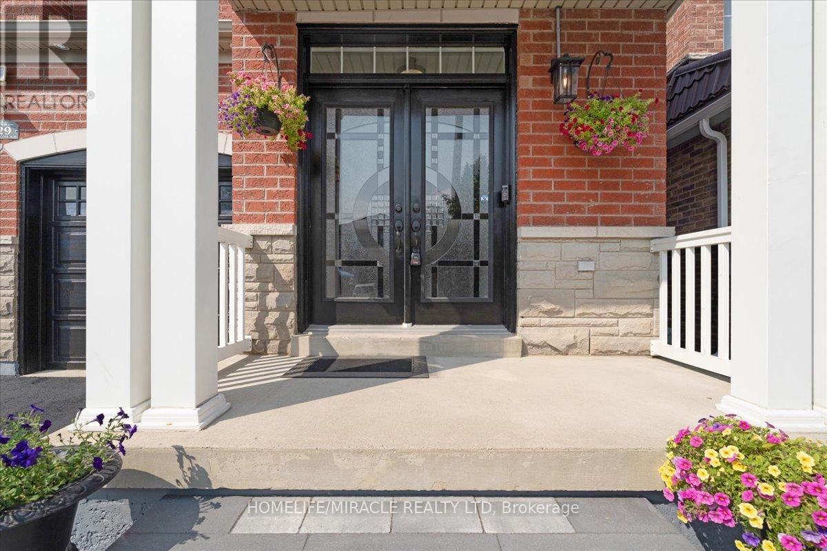 Photo 4 of 29 Charcoal Way, Brampton ON