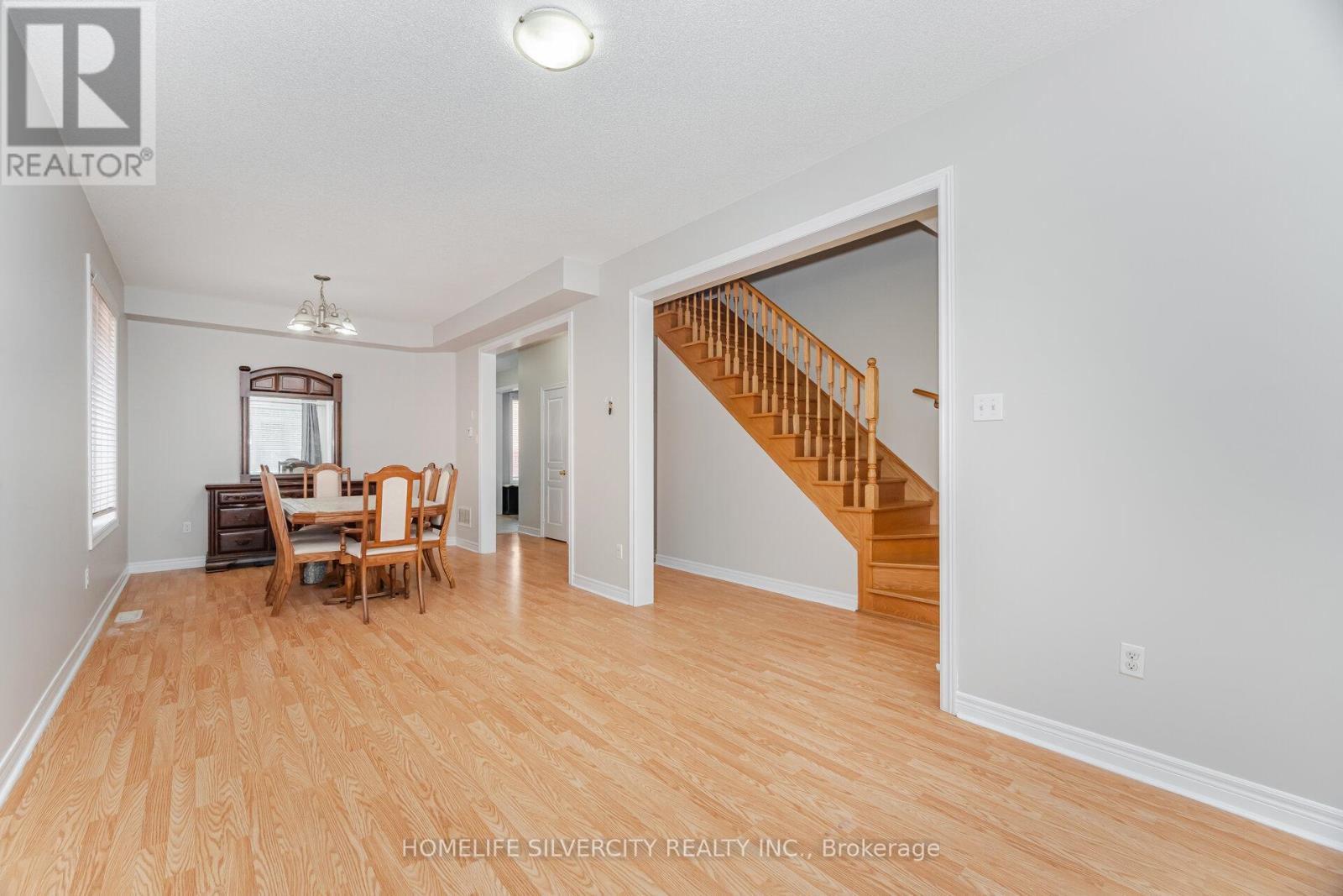 Photo 27 of 105 Aylesbury Drive, Brampton ON