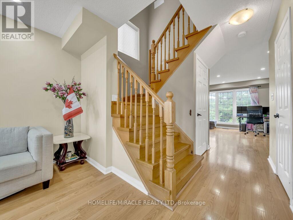 Photo 16 of 80 Sweetwood Circle, Brampton ON