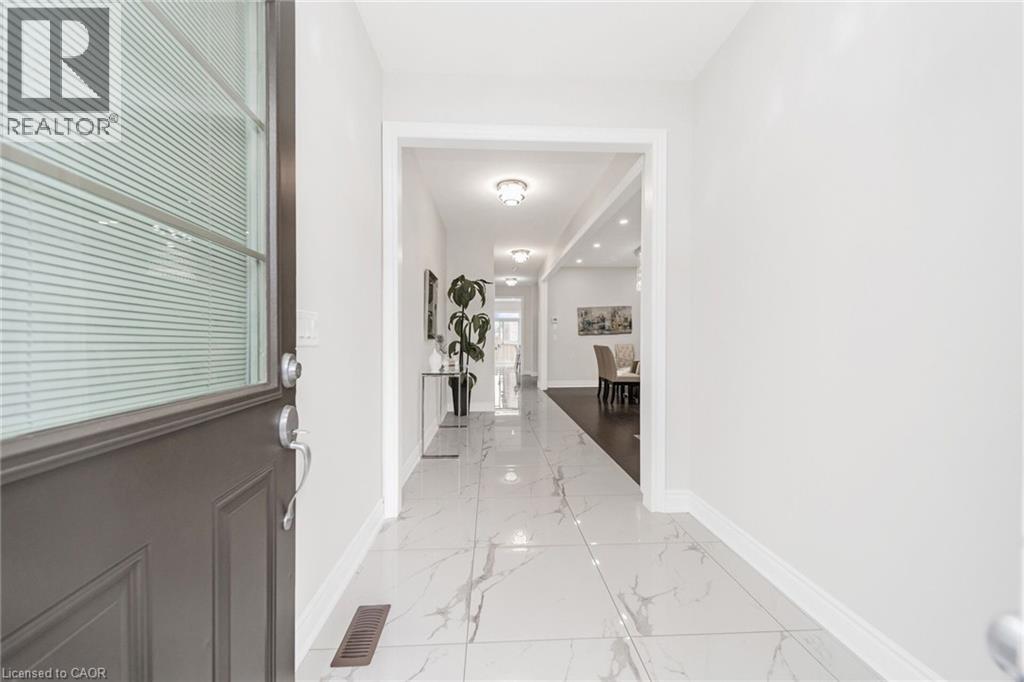 Photo 31 of 1531 Mendelson Heights, Milton ON
