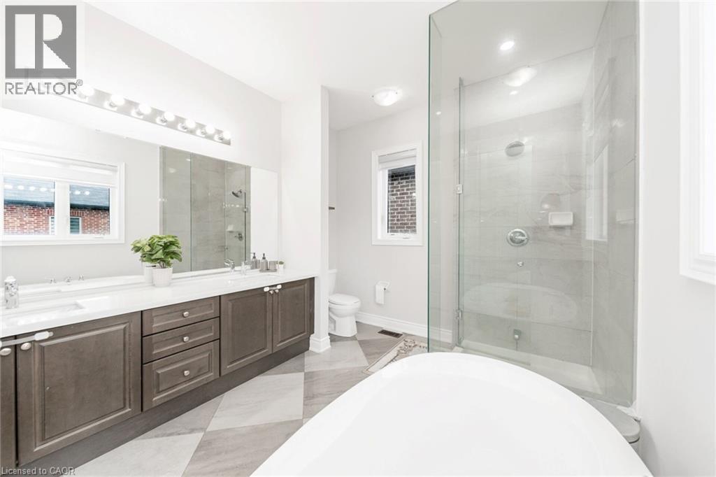 Photo 39 of 1531 Mendelson Heights, Milton ON