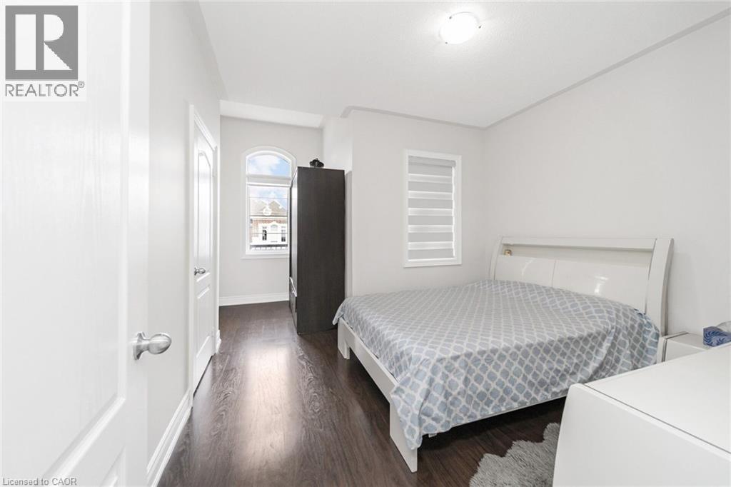 Photo 4 of 1531 Mendelson Heights, Milton ON
