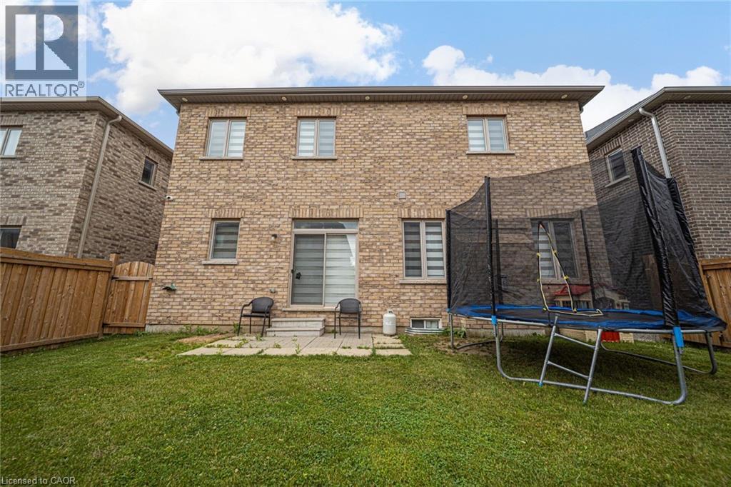 Photo 14 of 1531 Mendelson Heights, Milton ON