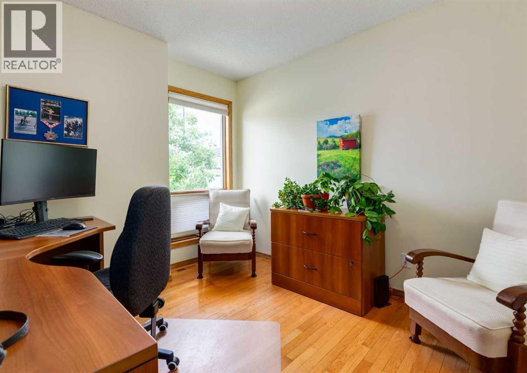 Single Family House Bungalow for Sale in  Hawkside Mews NW Hawkwood Calgary 