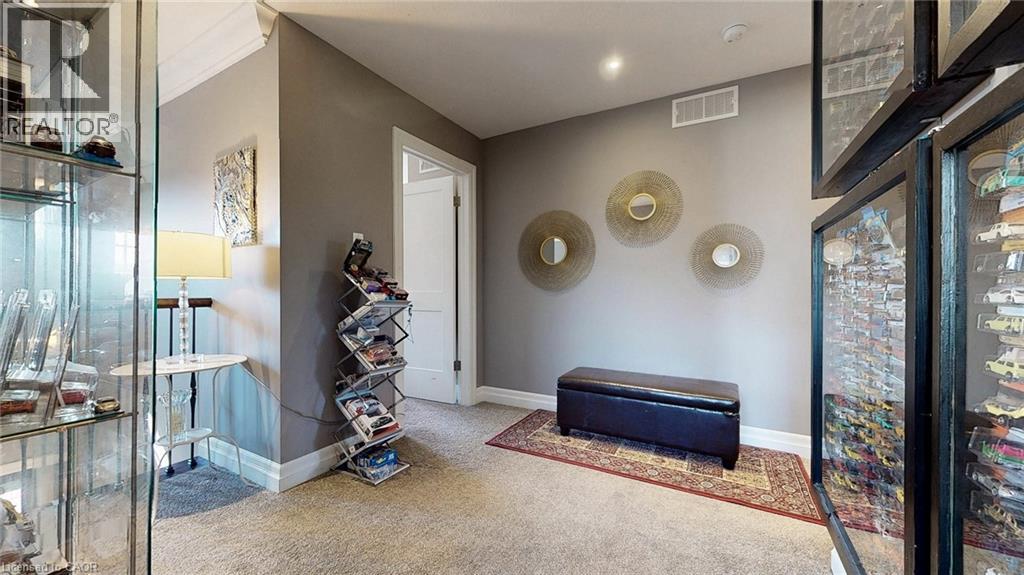 Photo 24 of 537 Millstream Drive, Waterloo ON
