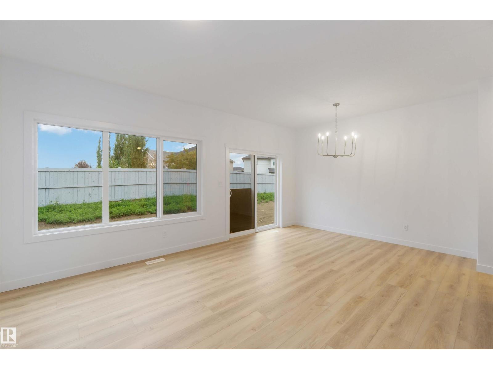 Photo 10 of 8519 181 Av Nw, Edmonton AB