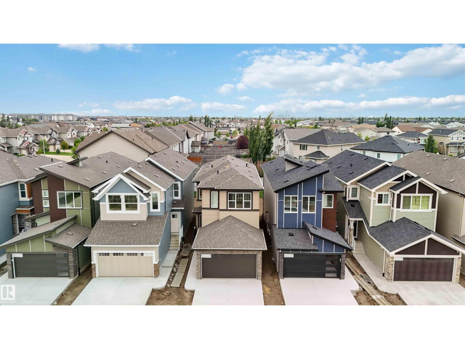 Photo 12 of 8519 181 Av Nw, Edmonton AB