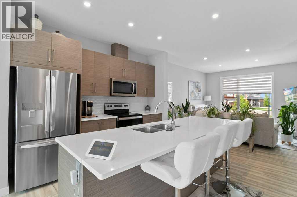 Single Family House Bi-level for Sale in  Ellington Crescent Evergreen Red Deer 