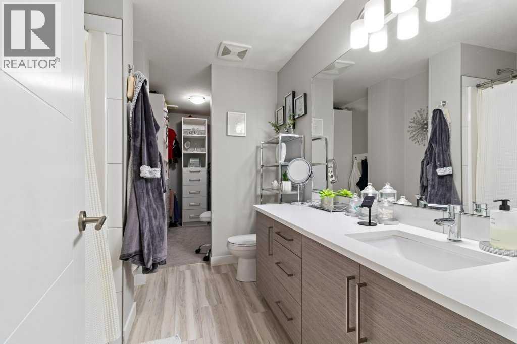 Single Family House Bi-level for Sale in  Ellington Crescent Evergreen Red Deer 