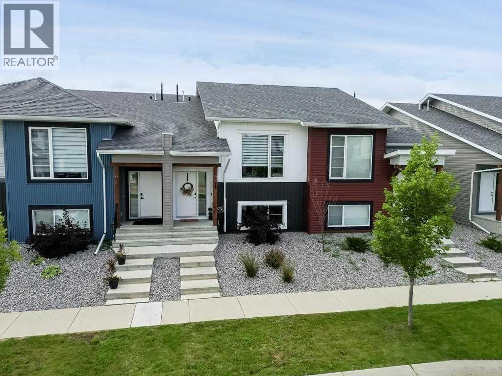 Single Family House Bi-level for Sale in  Ellington Crescent Evergreen Red Deer 
