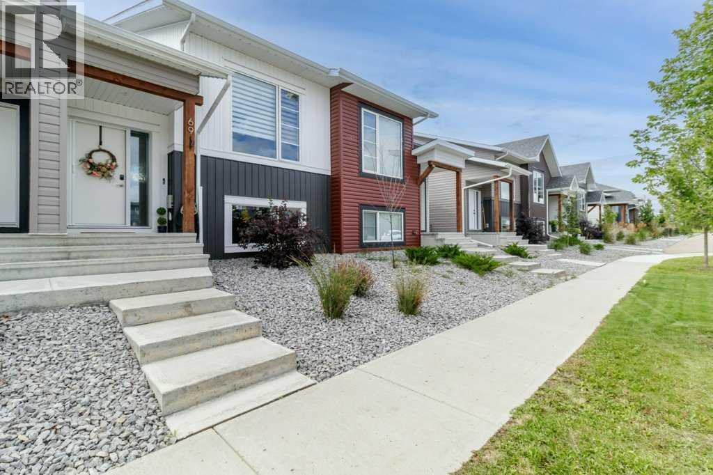 Single Family House Bi-level for Sale in  Ellington Crescent Evergreen Red Deer 