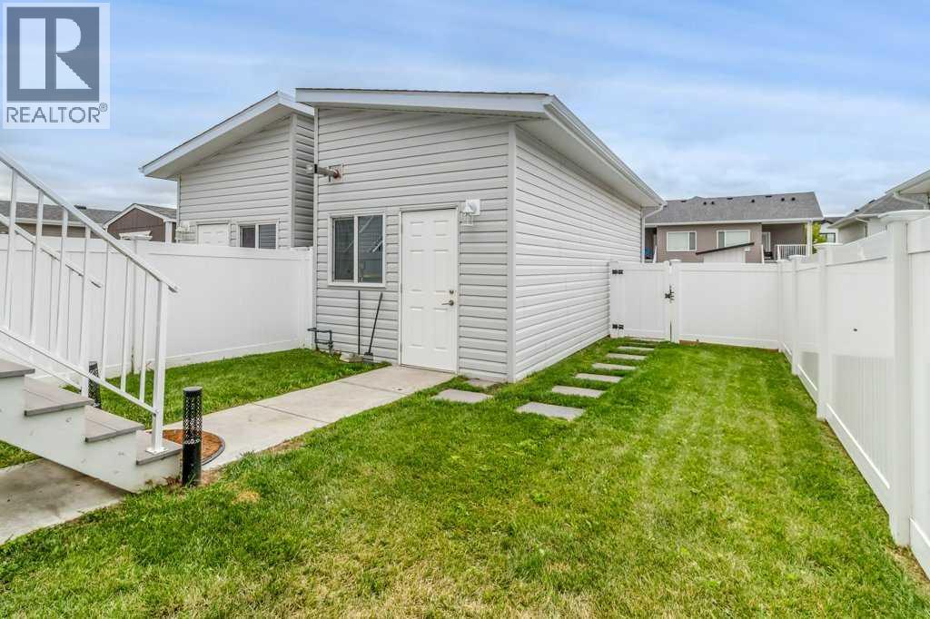Single Family House Bi-level for Sale in  Ellington Crescent Evergreen Red Deer 