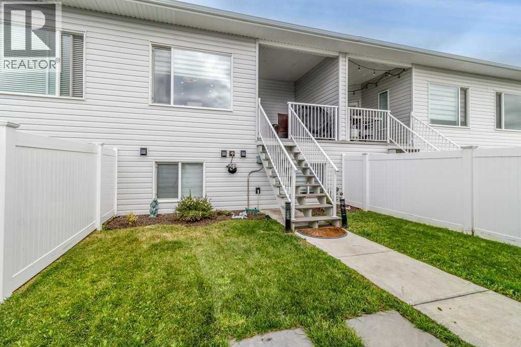 Single Family House Bi-level for Sale in  Ellington Crescent Evergreen Red Deer 