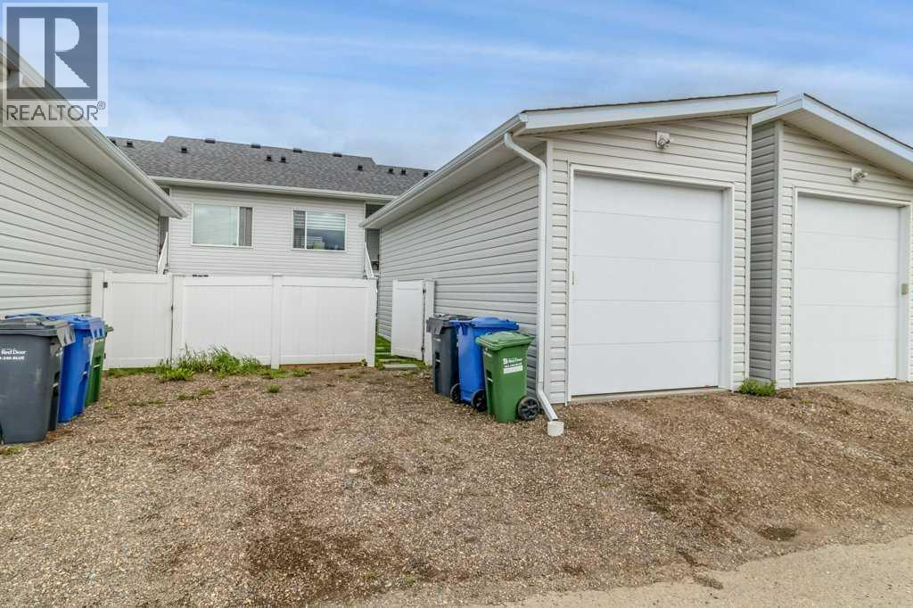 Single Family House Bi-level for Sale in  Ellington Crescent Evergreen Red Deer 