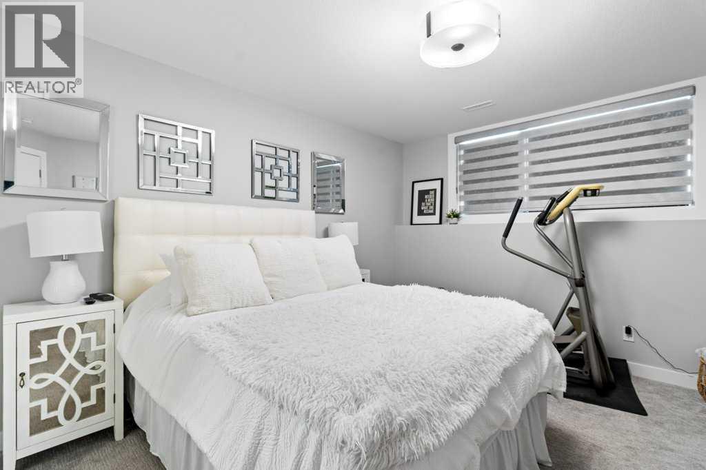 Single Family House Bi-level for Sale in  Ellington Crescent Evergreen Red Deer 