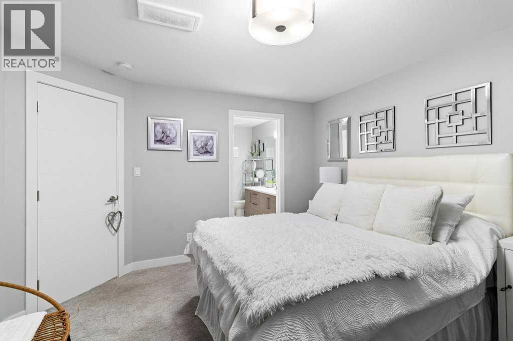 Single Family House Bi-level for Sale in  Ellington Crescent Evergreen Red Deer 