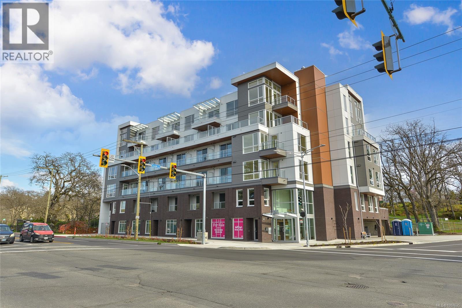 406 1301 Hillside Ave, Victoria