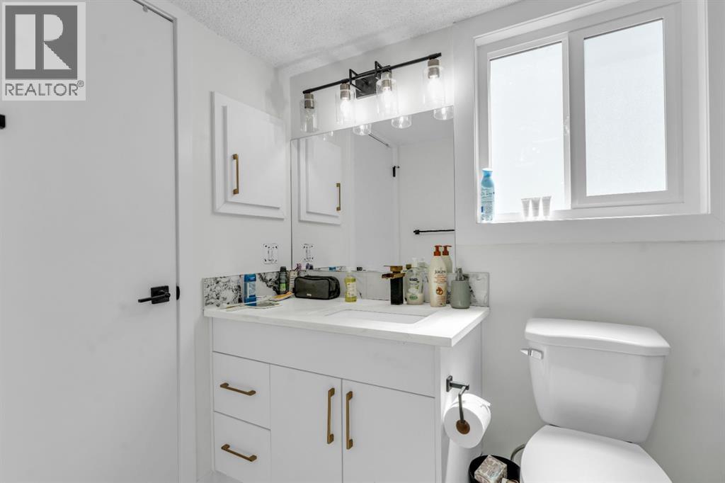 Single Family House 4 Level for Sale in  Sandstone Drive NW Sandstone Valley Calgary 