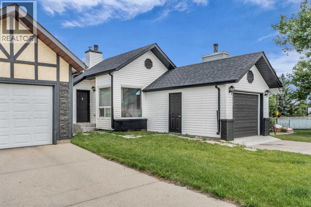 Single Family House 4 Level for Sale in  Sandstone Drive NW Sandstone Valley Calgary 