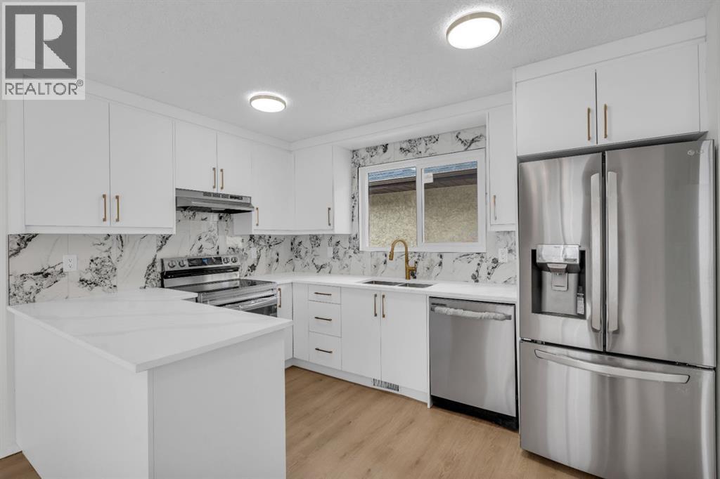 Single Family House 4 Level for Sale in  Sandstone Drive NW Sandstone Valley Calgary 