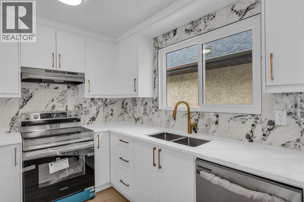 Single Family House 4 Level for Sale in  Sandstone Drive NW Sandstone Valley Calgary 