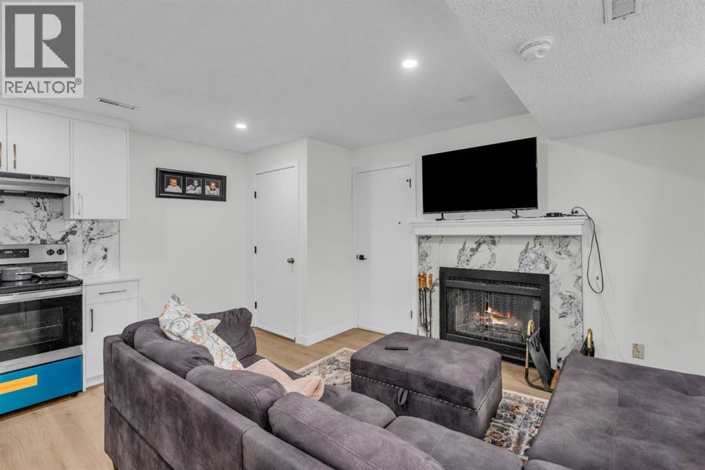 Single Family House 4 Level for Sale in  Sandstone Drive NW Sandstone Valley Calgary 
