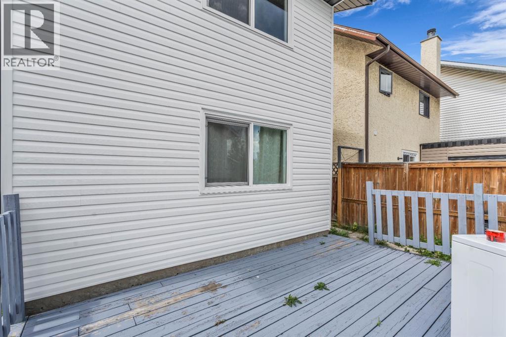 Single Family House 4 Level for Sale in  Sandstone Drive NW Sandstone Valley Calgary 