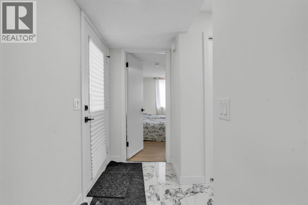 Single Family House 4 Level for Sale in  Sandstone Drive NW Sandstone Valley Calgary 
