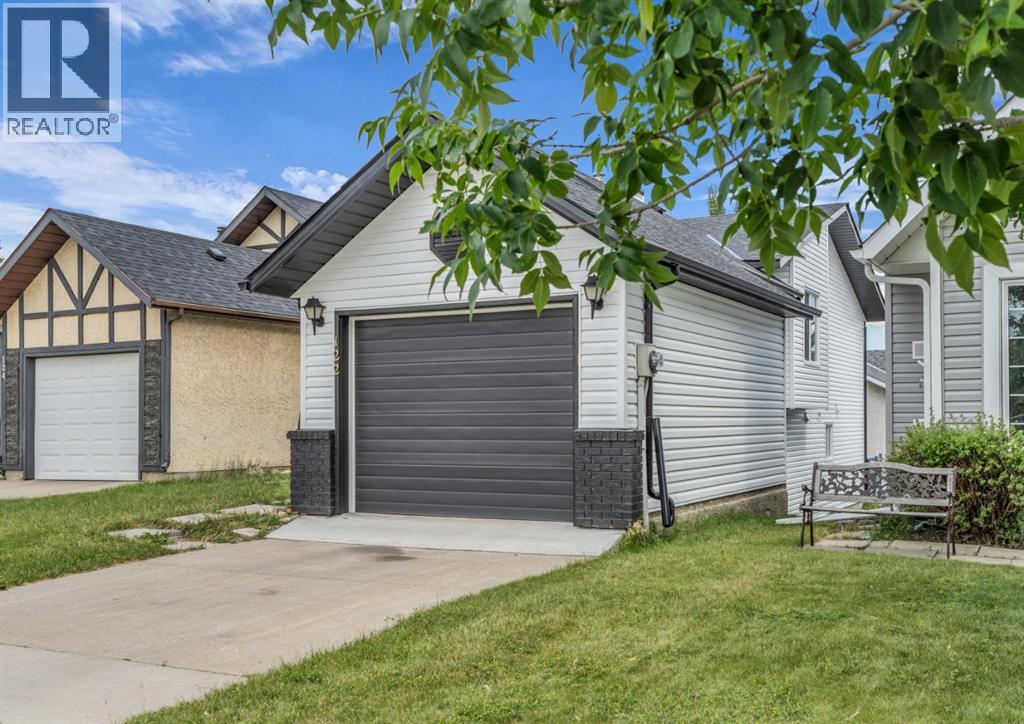 Single Family House 4 Level for Sale in  Sandstone Drive NW Sandstone Valley Calgary 