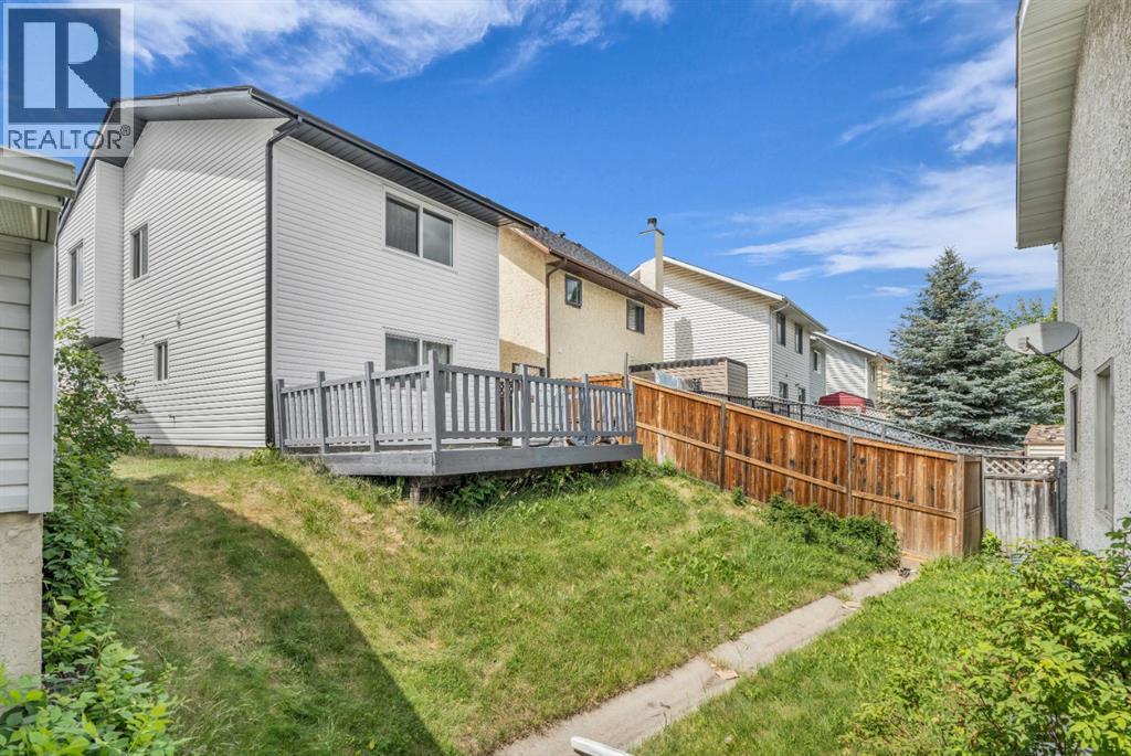 Single Family House 4 Level for Sale in  Sandstone Drive NW Sandstone Valley Calgary 