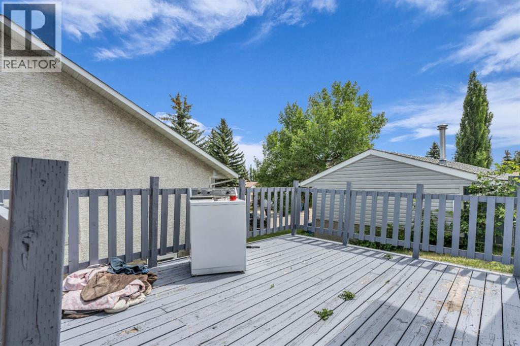 Single Family House 4 Level for Sale in  Sandstone Drive NW Sandstone Valley Calgary 