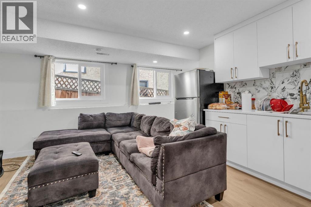 Single Family House 4 Level for Sale in  Sandstone Drive NW Sandstone Valley Calgary 