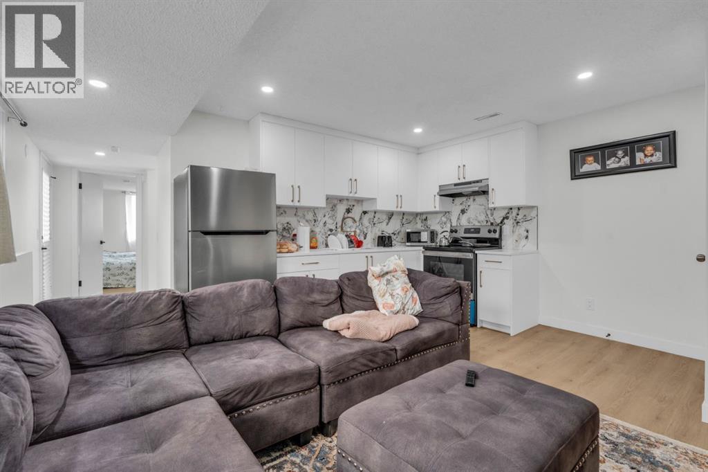 Single Family House 4 Level for Sale in  Sandstone Drive NW Sandstone Valley Calgary 
