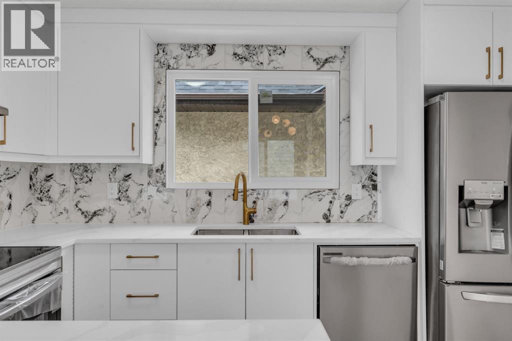 Single Family House 4 Level for Sale in  Sandstone Drive NW Sandstone Valley Calgary 