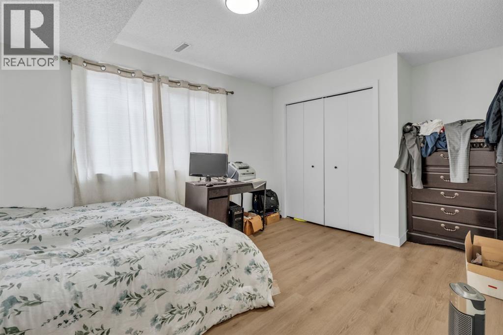 Single Family House 4 Level for Sale in  Sandstone Drive NW Sandstone Valley Calgary 