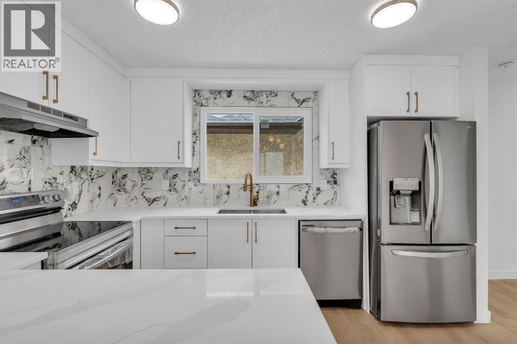 Single Family House 4 Level for Sale in  Sandstone Drive NW Sandstone Valley Calgary 