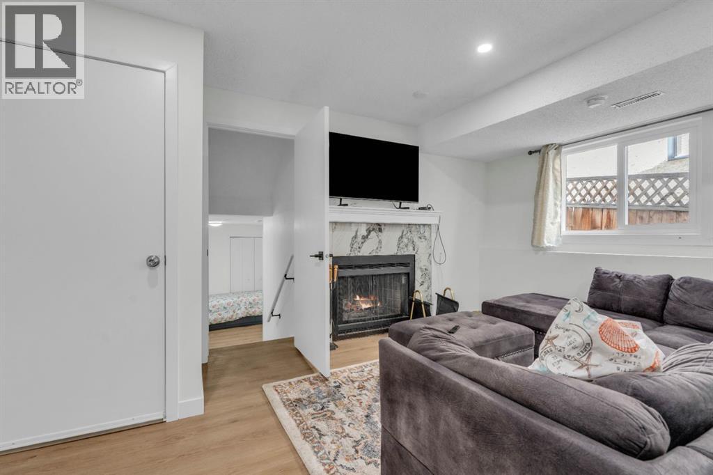 Single Family House 4 Level for Sale in  Sandstone Drive NW Sandstone Valley Calgary 